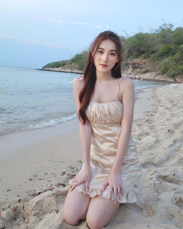 เบส รักษ์วนีย์