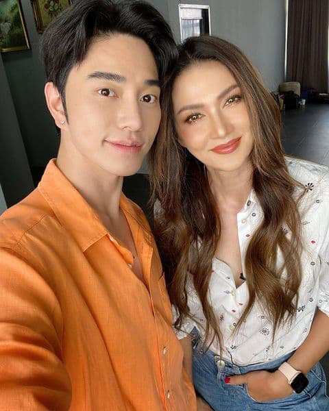 น้องฉัตร, แต่งหน้า