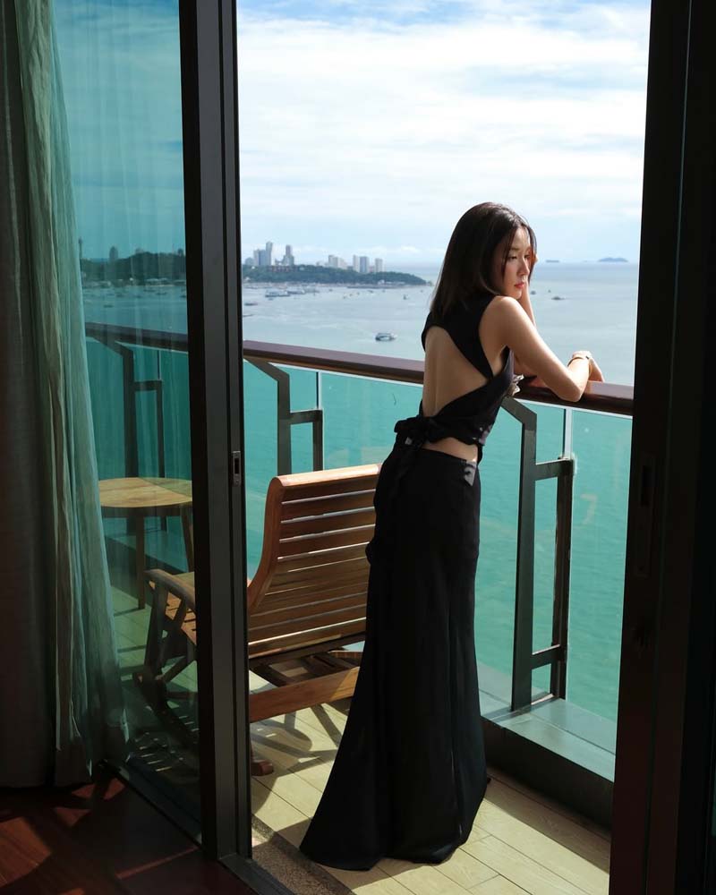 โม มนชนก