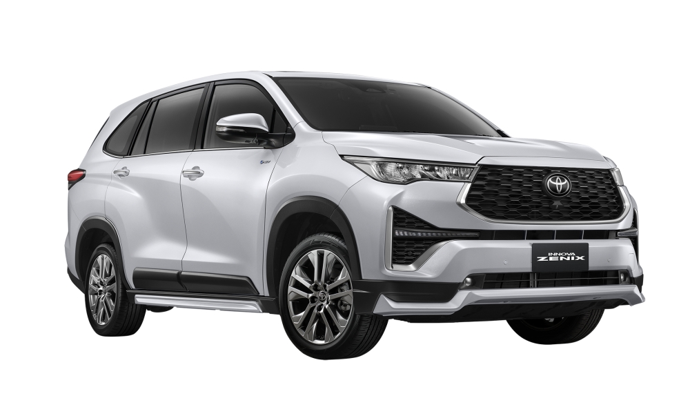toyota innova Zenix2025
