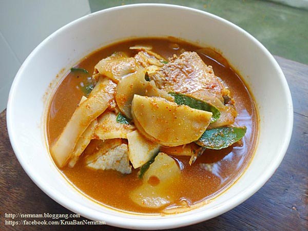 แกงส้มหน่อไม้ดอง 