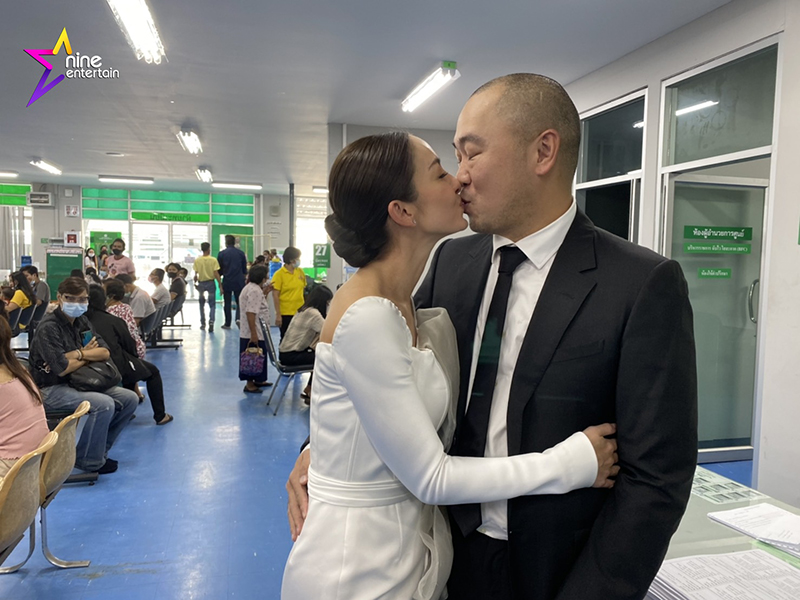 โอซา แวง จดทะเบียนสมรส