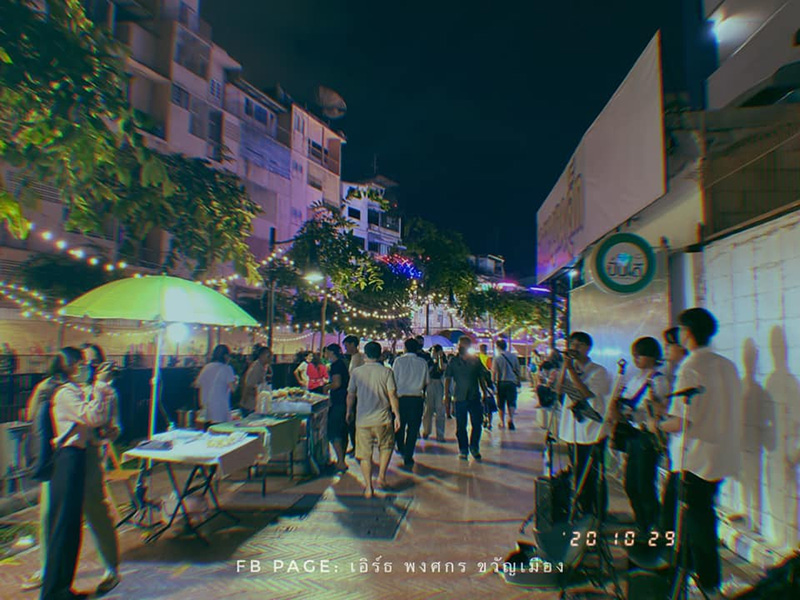 ถนนคนเดินคลองโอ่งอ่าง