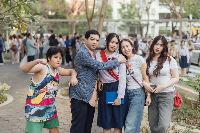 กิ๊ก สุวัจนี ใจฟู น้องธาช่า ลูกสาวคนที่สอง จบ ม.6 พร้อมเข้าสู่วัยมหาวิทยาลัยแล้ว