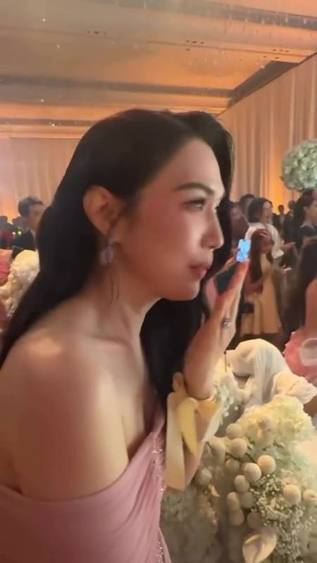 เมย์ เฟื่องอารมณ์
