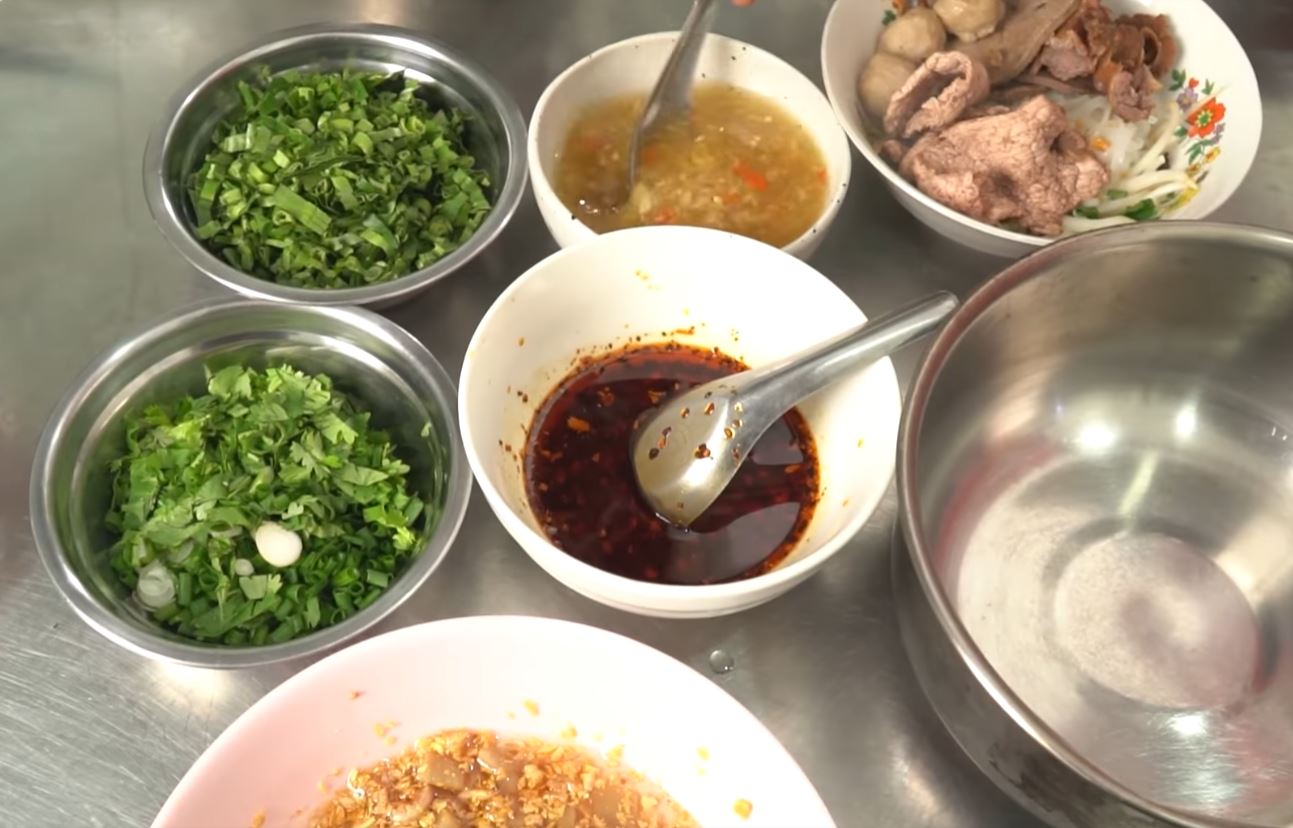 ก๋วยเตี๋ยวหมูน้ำตก