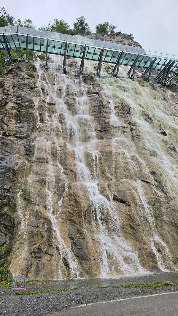 น้ำตกผามังกรบิน สุพรรณบุรี ที่เที่ยวหน้าฝน
