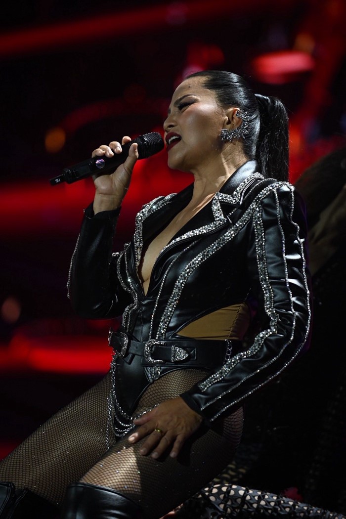 สุนารี เมินดราม่าชุดแซ่บ