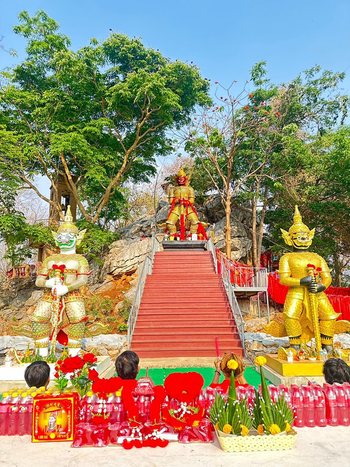 ท้าวเวสสุวรรณร่างยักษ์