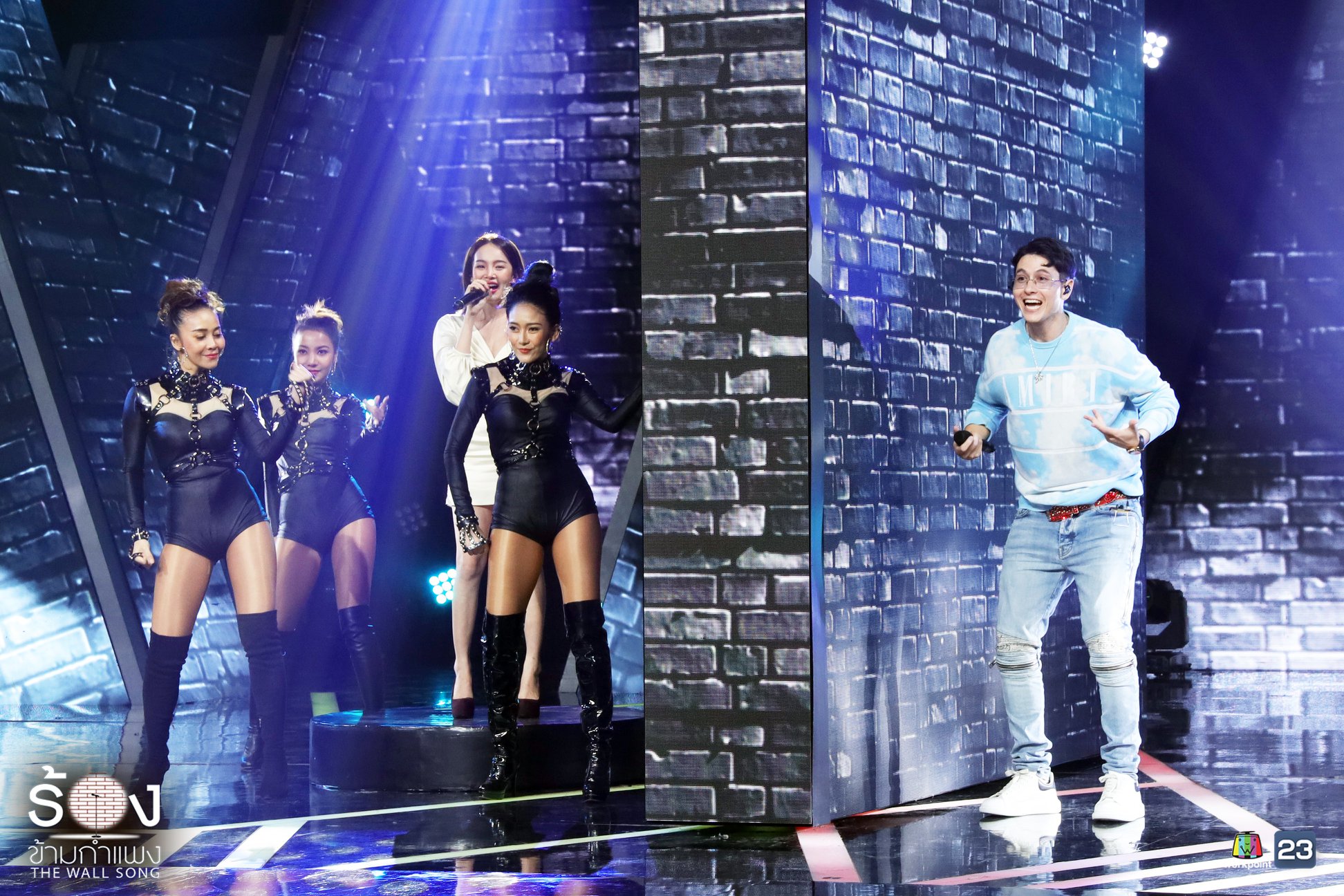 ร้องข้ามกำแพง