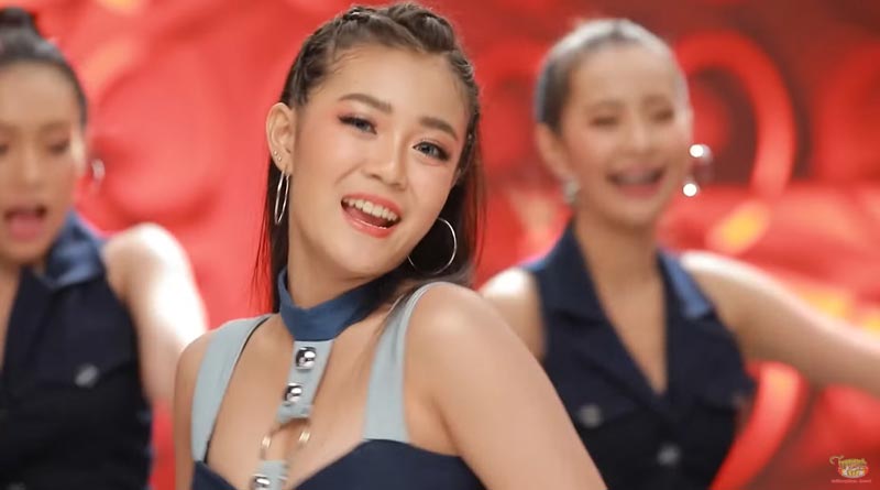 เด๋อเดี่ยงด่าง