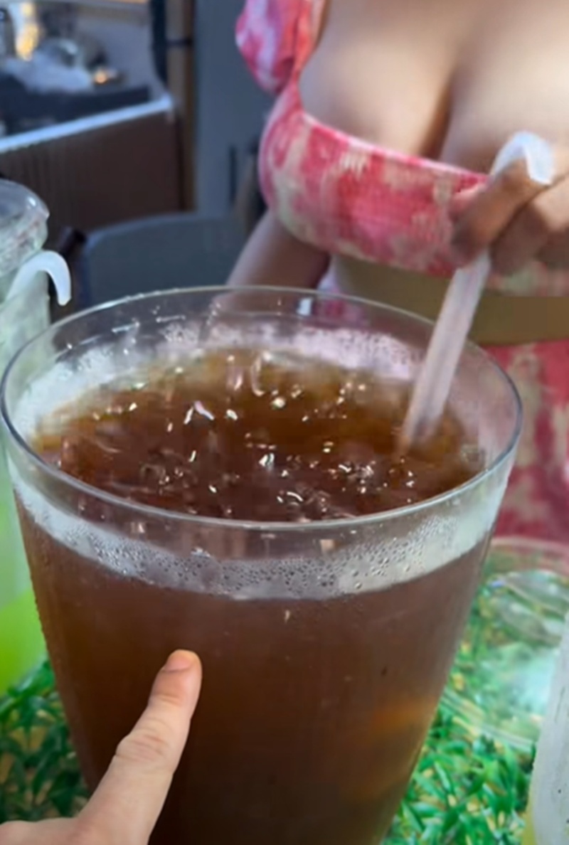 ซื้อชาเย็น