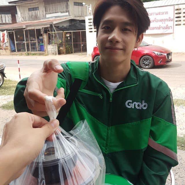 หนุ่มแกร็บฟู้ด