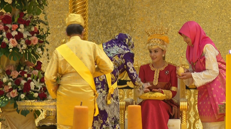 อนิชา อิซา คาเลบิก ชุดแต่งงาน