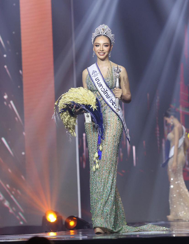 ดินสอสี พนิดา ประวัติ