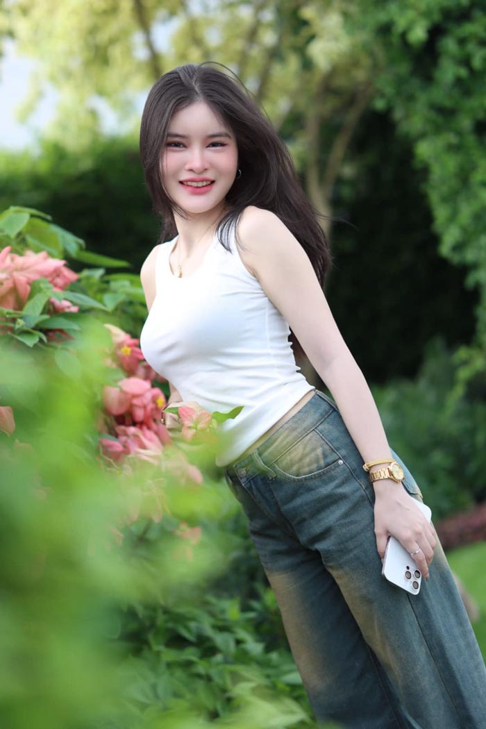 เอ๋ มิรา