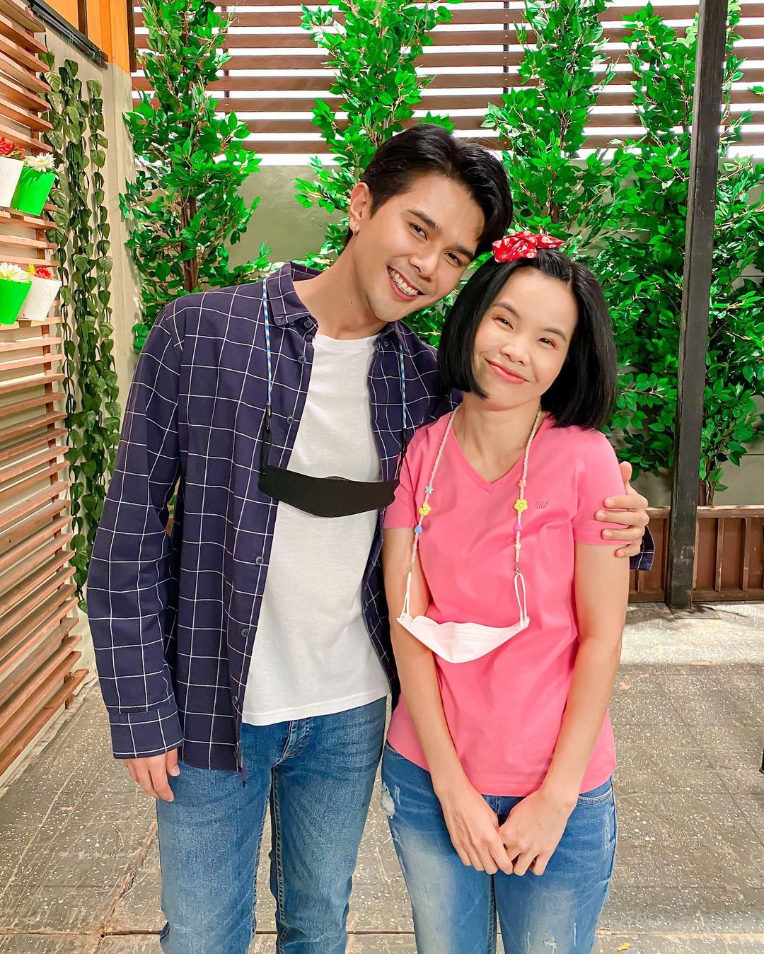 อิสร์ อิสรพงศ์, รุ้ง ราวรรณ