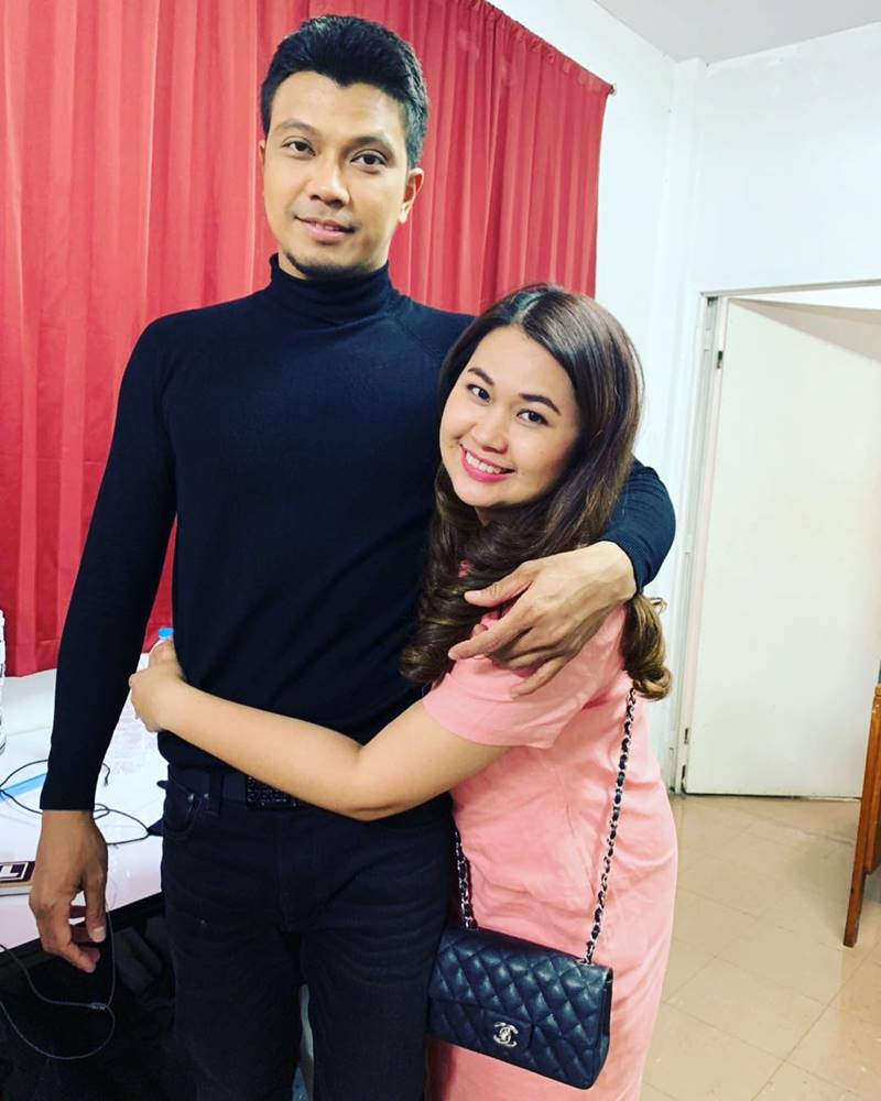 หนุ่ม กะลา เลิก จูน เพ็ญชุลี