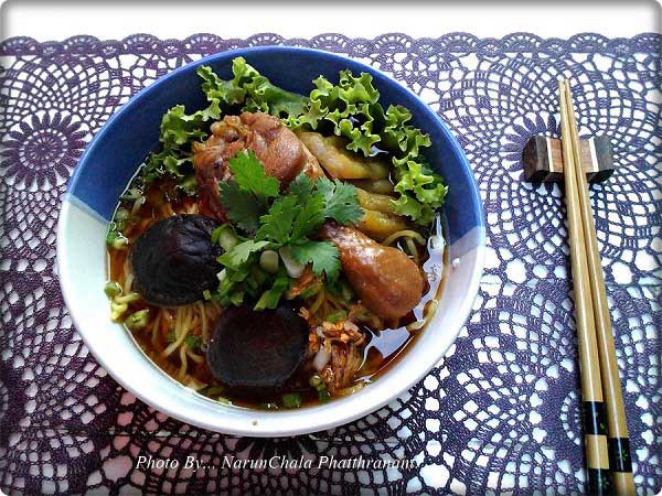 ก๋วยเตี๋ยวน่องไก่ 