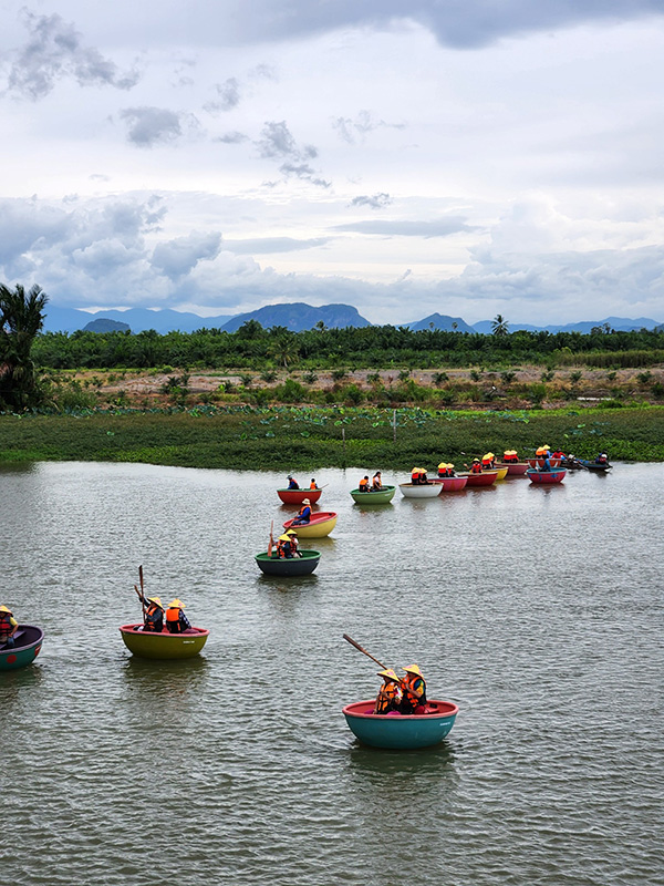 พายเรือกระด้งชมยอยักษ์ คลองท่าสำเภาพัทลุง