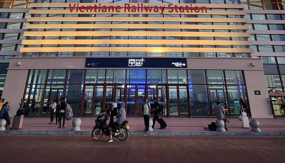 นั่งรถไฟลาว-จีน