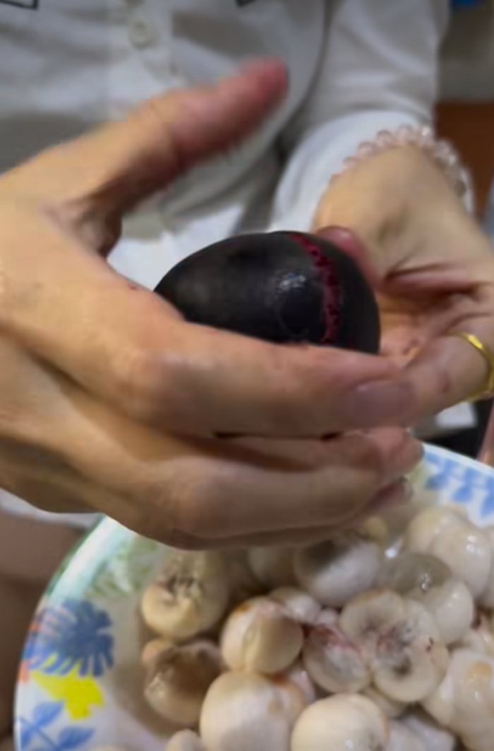 ปอกมังคุด