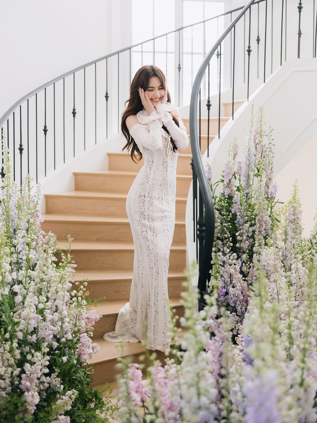ใหม่ ดาวิกา ว่าที่เจ้าสาวป้ายแดง สวยฉ่ำออร่าเจิดจ้า ! ในชุดเดรสเปิดไหล่