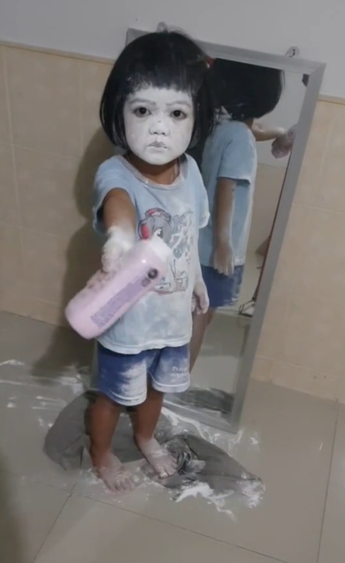 แป้งเต็มหน้า