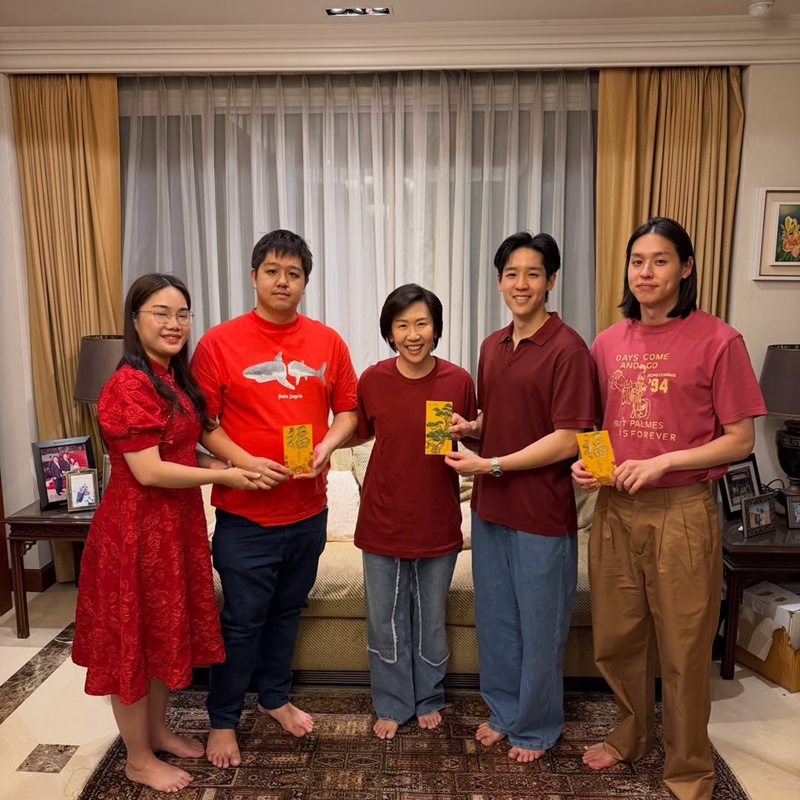 ครอบครัวอัสสรัตนกุลของ บิวกิ้น พุฒิพงศ์