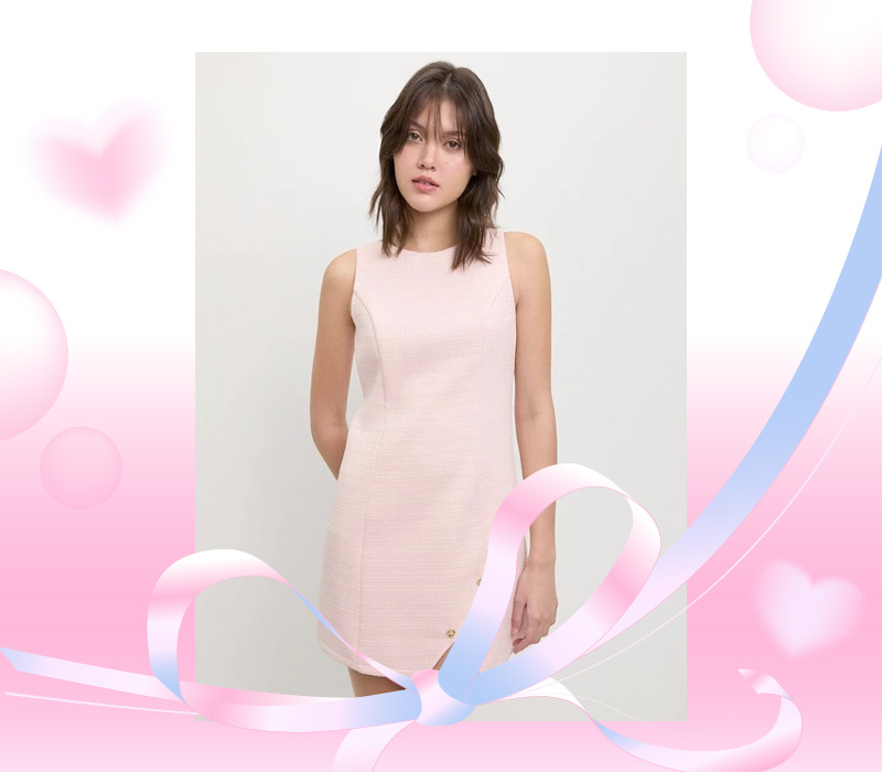 ชุดเดรสสีชมพู