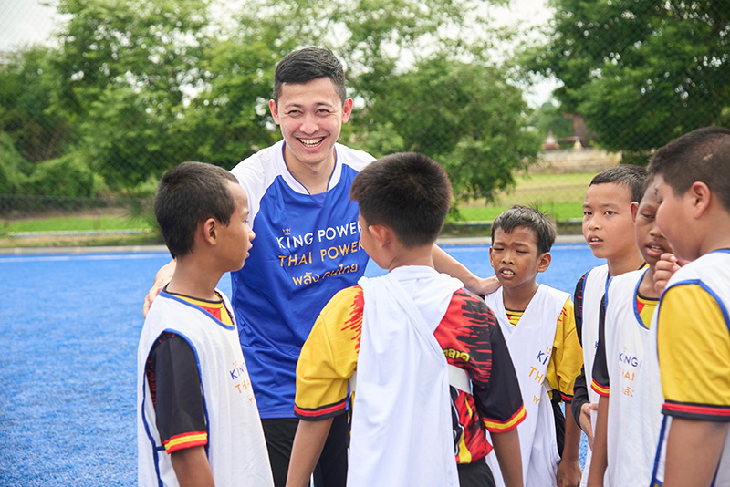 คิง เพาเวอร์ แจกลูกฟุตบอล ปี 2567