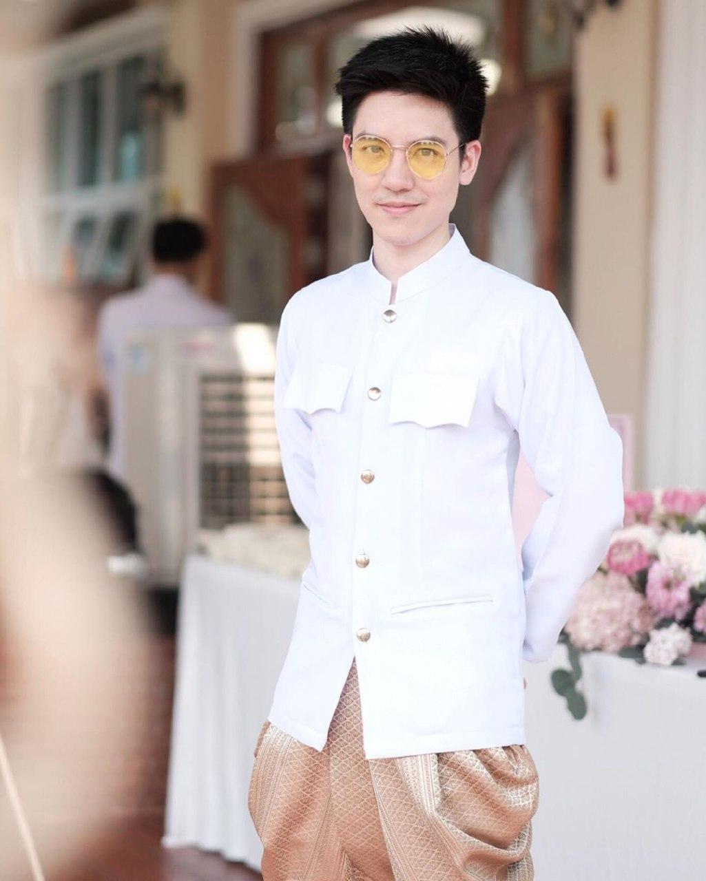 แบงค์ พบเอก