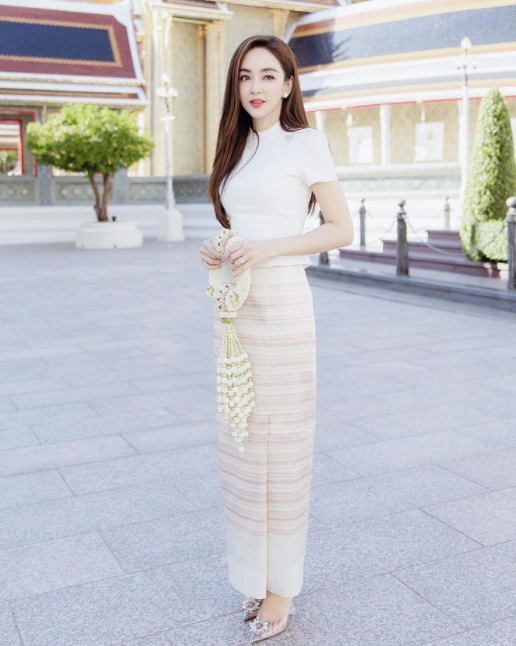 ดาราใส่ชุดไทย