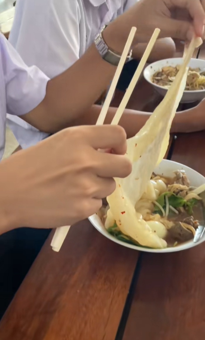 ก๋วยเตี๋ยวเส้นใหญ่