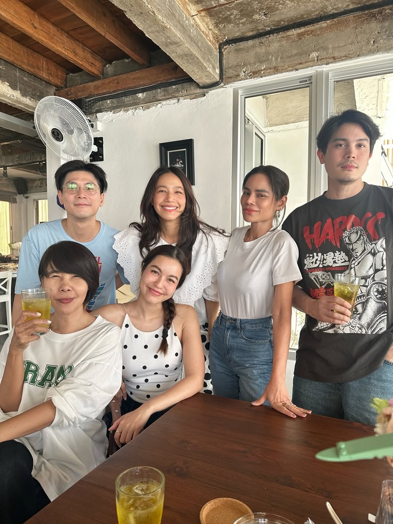 เพื่อนสนิท นักแสดง