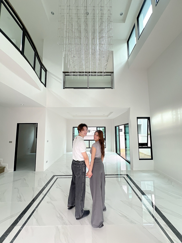 แม็ค วีรคณิศร์-วิว วรรณรท เผยโฉมเรือนหอหลังงาม