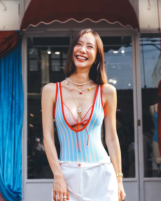 เต้ย จรินทร์พร กับแฟชั่นเซ็กซี่ ๆ แหวกอก ต้อนรับซัมเมอร์แบบฮอตฉ่า