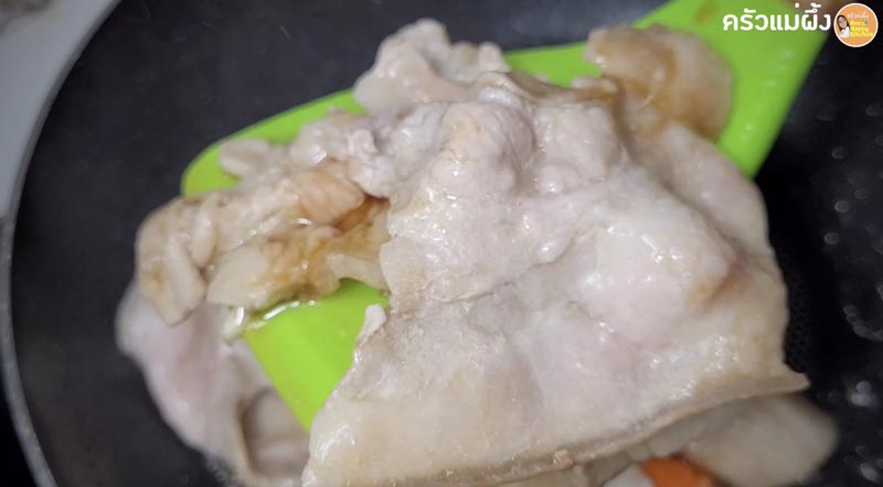 หมูสามชั้นผัดกิมจิ