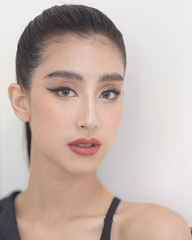 ราคาช่างแต่งหน้าดารา 