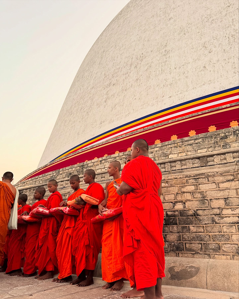 เจนี่ ร่วมทริป อ โอเล่ ส้มเช้ง ทำบุญที่ศรีลังกา