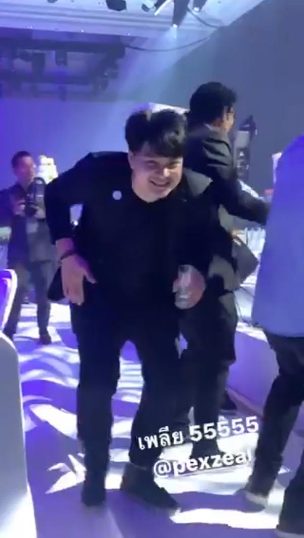 เป็กซ์ วงซีล