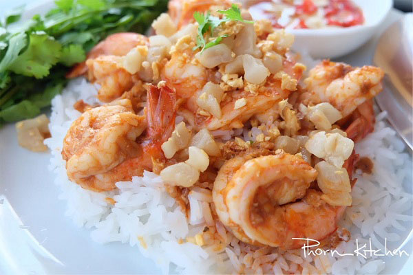 กุ้งผัดกระเทียมราดข้าว