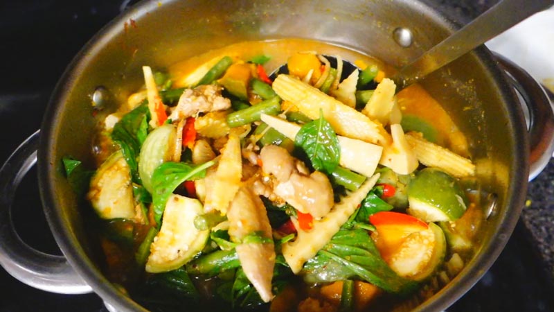 แกงป่าไก่บ้าน