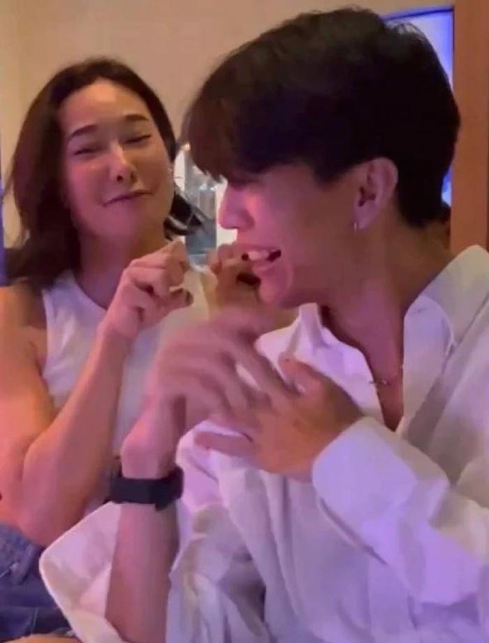 กุ้งพลอย โบ๊ท