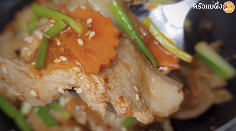 หมูสามชั้นผัดกิมจิ