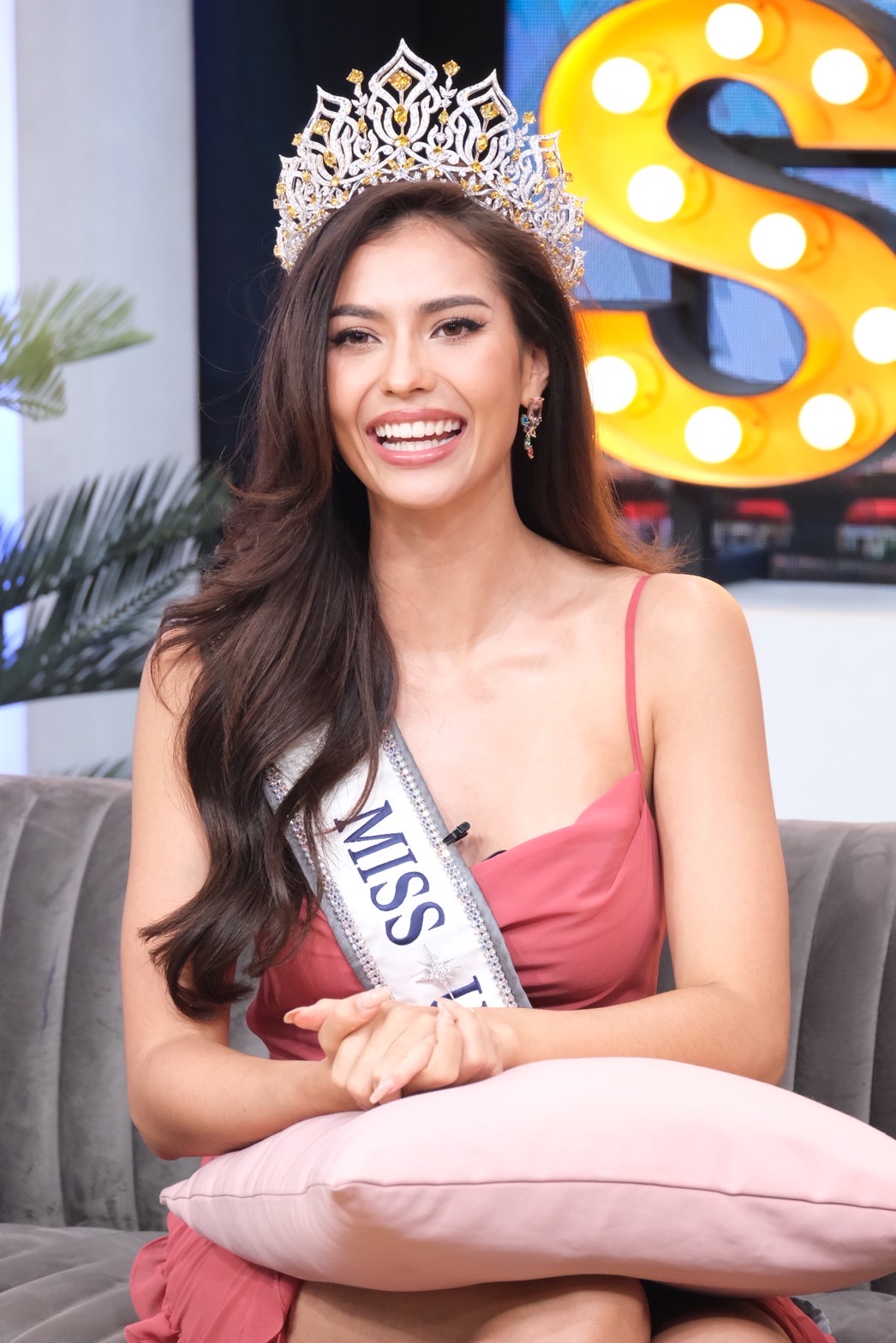  แอนโทเนีย โพซิ้ว 