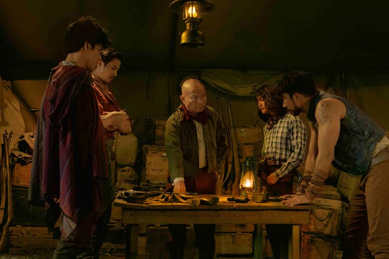 ทีมนักแสดง เขาชุมทอง คะนองชุมโจร หนัง Netflix
