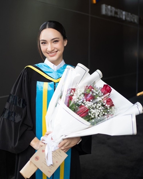 แอนน่า กลึคส์