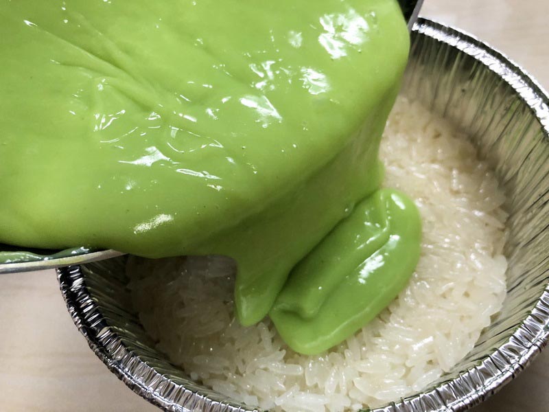 ข้าวเหนียวมะม่วงคาเวียร์ คัสตาร์ดใบเตย