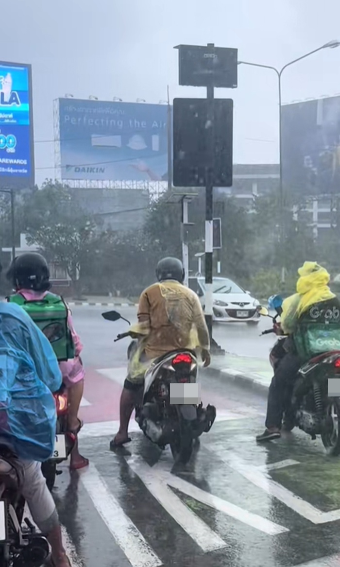 เสื้อกันฝน